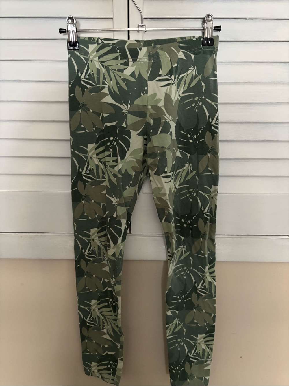 Youth girls size:14/16 Old Navy camo leggings